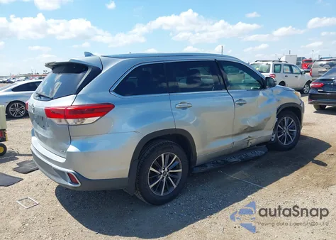 2017 Toyota Highlander Xle z USA, uszkodzony, nr VIN 5TDKZRFHXHS188910
